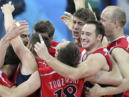 USA's Kevin Hansen, third from right, David Lee, second from right, and Scott Touzinsky (18) celebrate with other teammates after beating Brazil in their men's volleyball gold medal match at the Beijing 2008 Olympics in Beijing